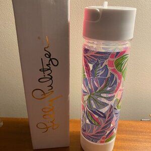 Lilly Pulitzer 24 oz water bottle, Blue grotto color